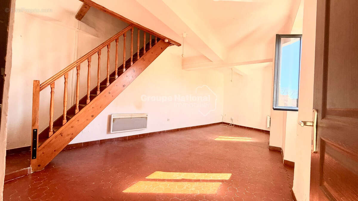 Appartement à VARAGES