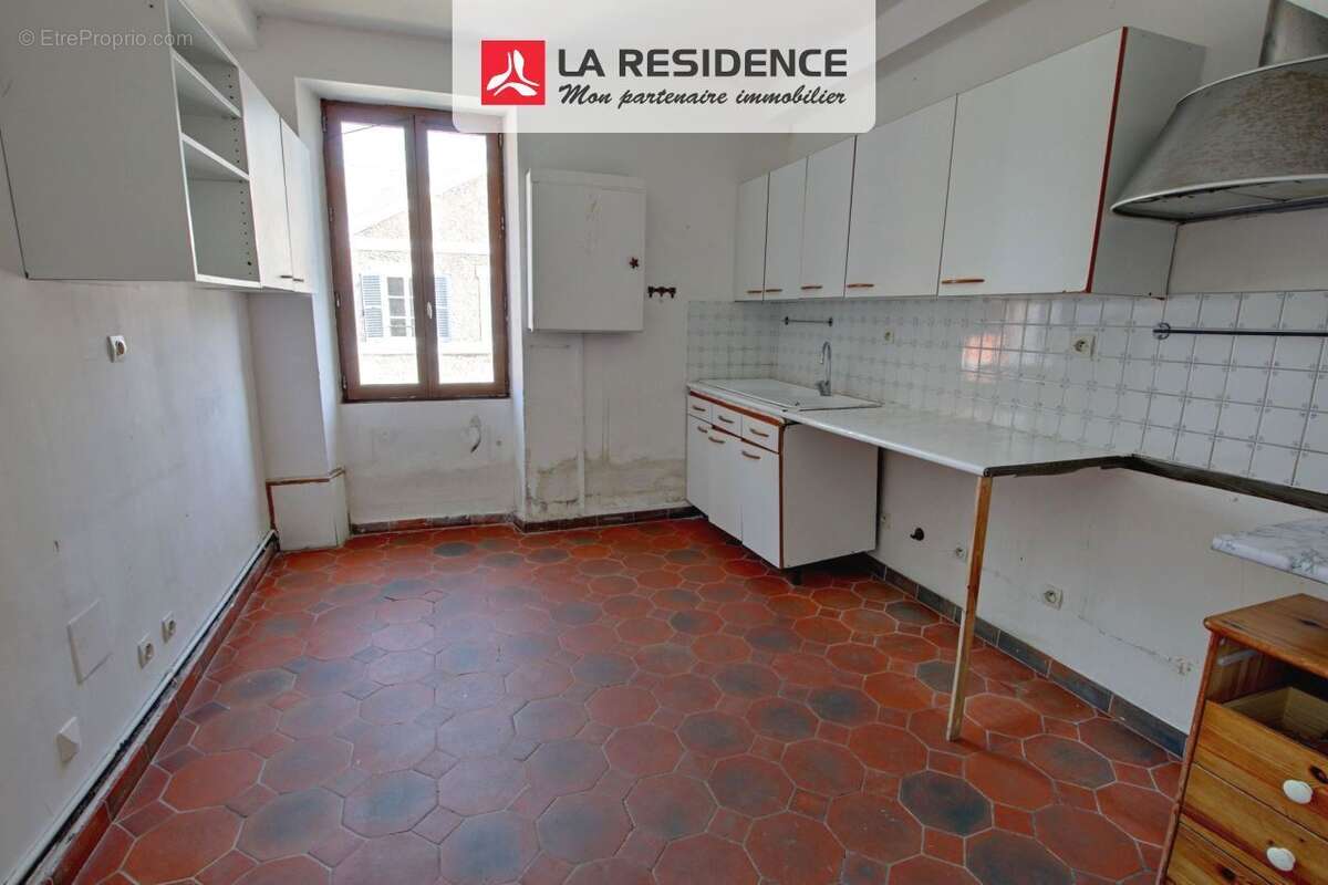 Appartement 73 m² à Le Mesnil-Saint-Denis  - photo 4