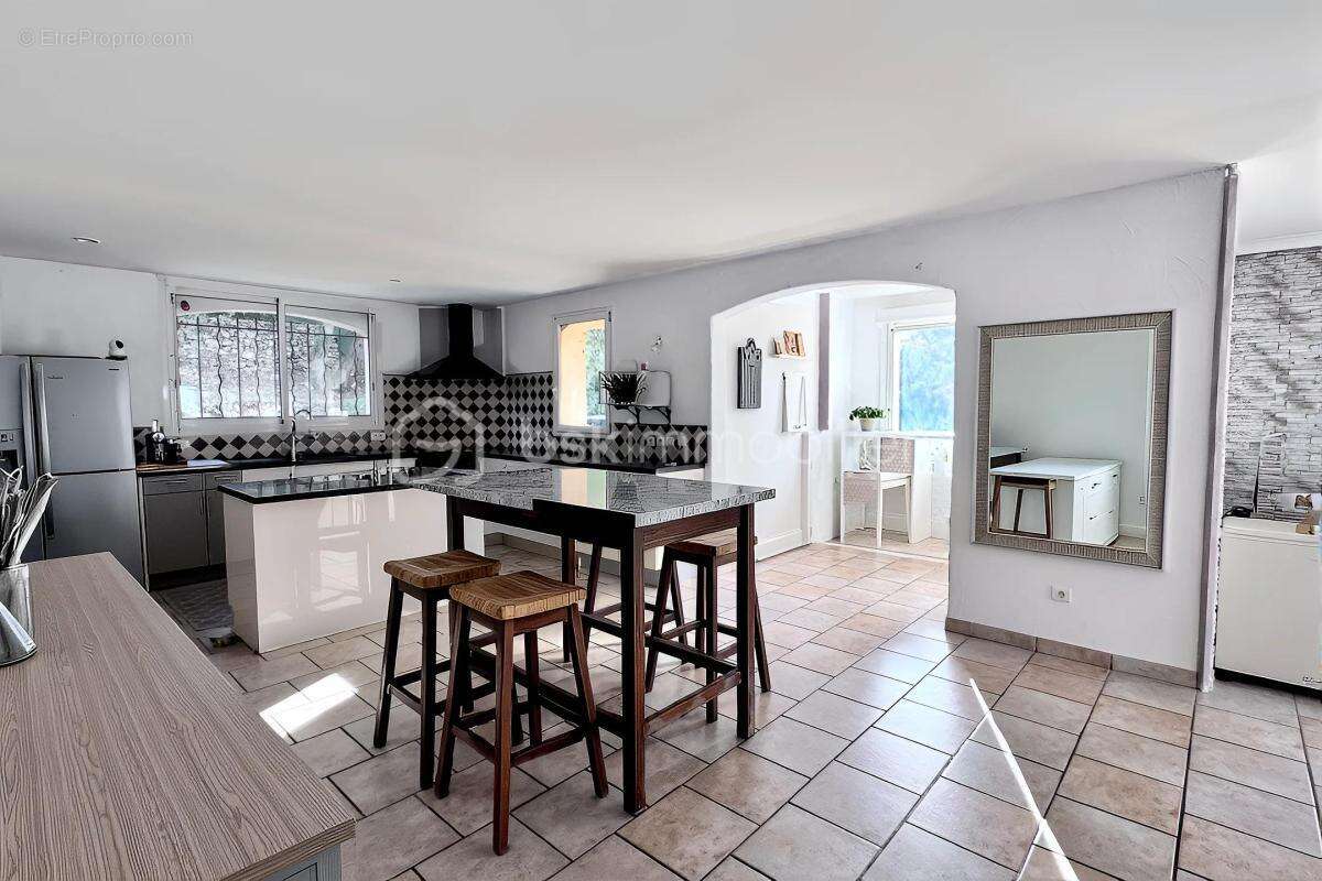 ACHAT d'une Villa 137 m² avec piscine – 4 chambres – Terrain 6 000 m² – Brignoles - photo 4