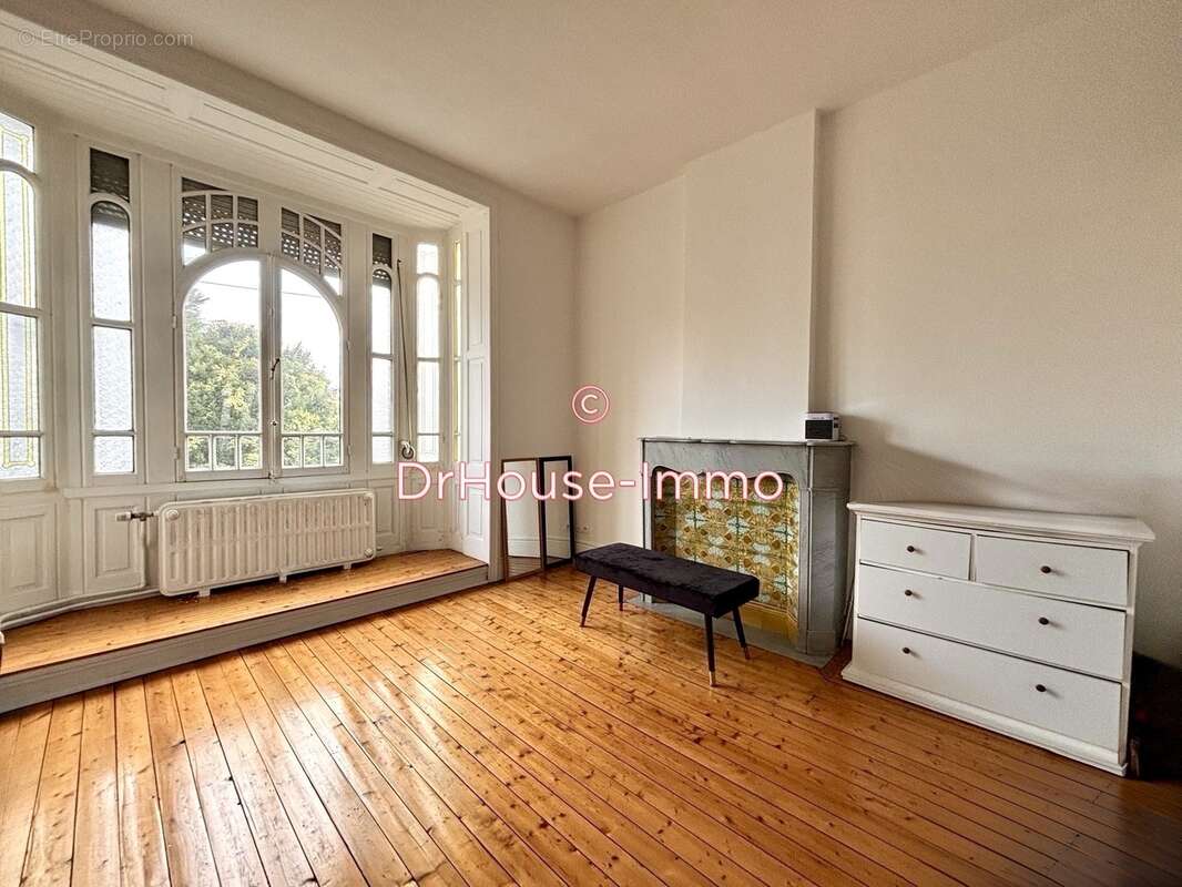 Maison à QUIEVRECHAIN