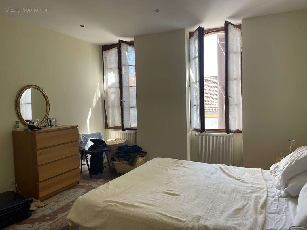 Maison bourgeoise au village avec jardin très bon état - photo 12