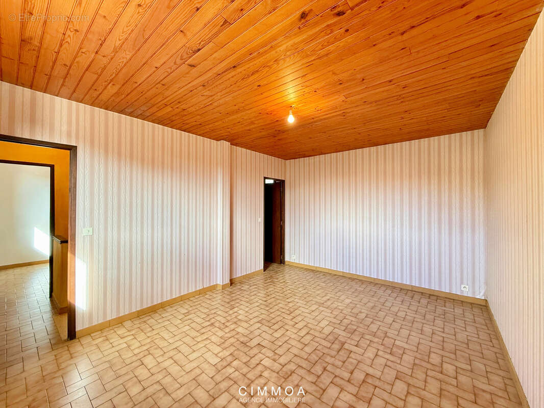 Maison à POUSSAN