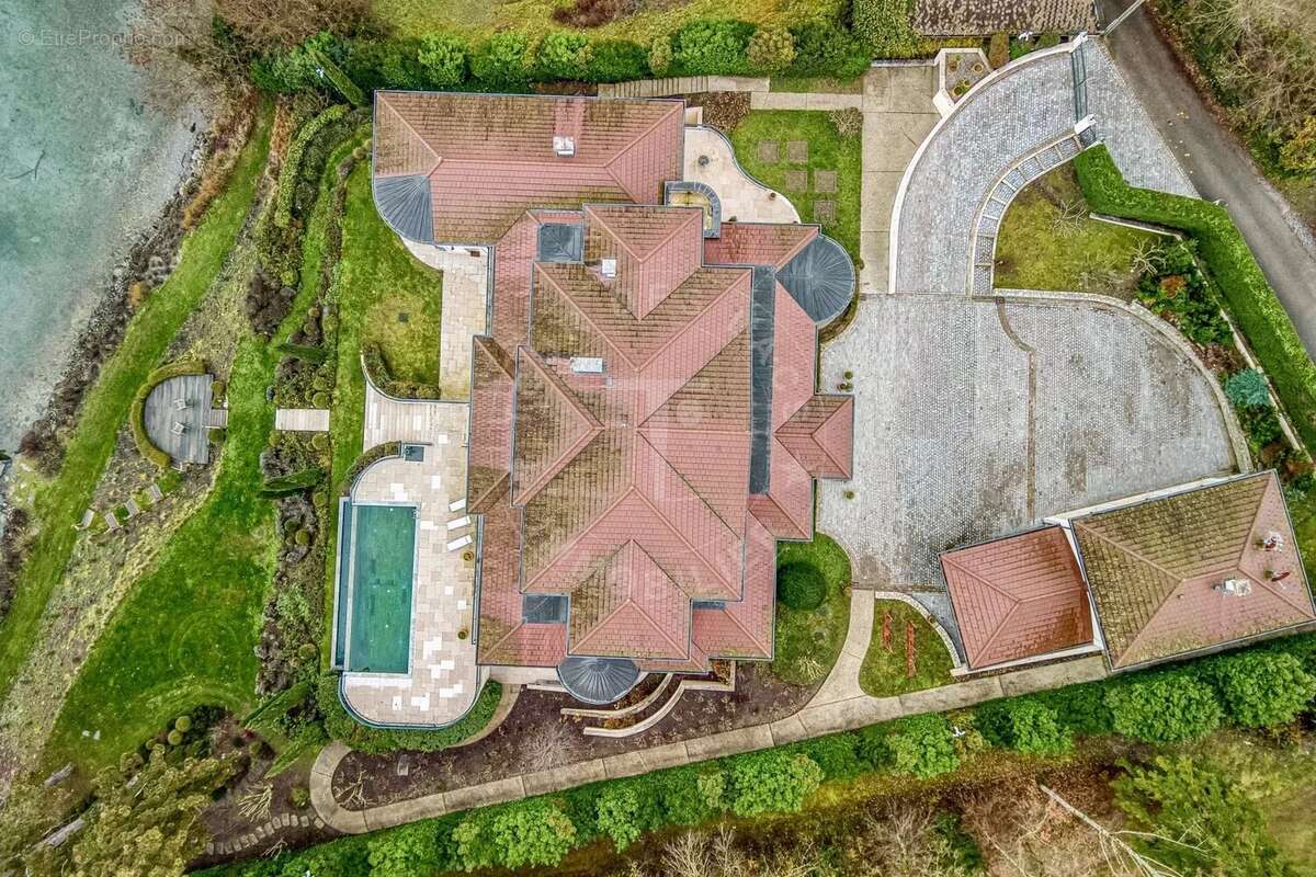 Maison à CHENS-SUR-LEMAN