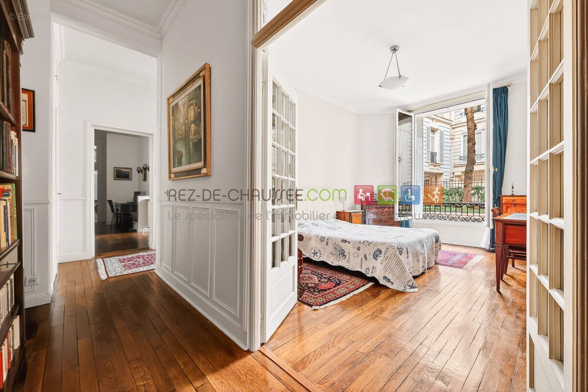 Appartement à PARIS-16E