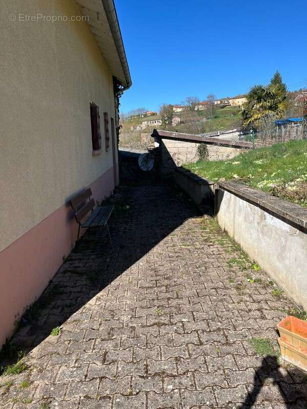 Maison à COURS-LA-VILLE