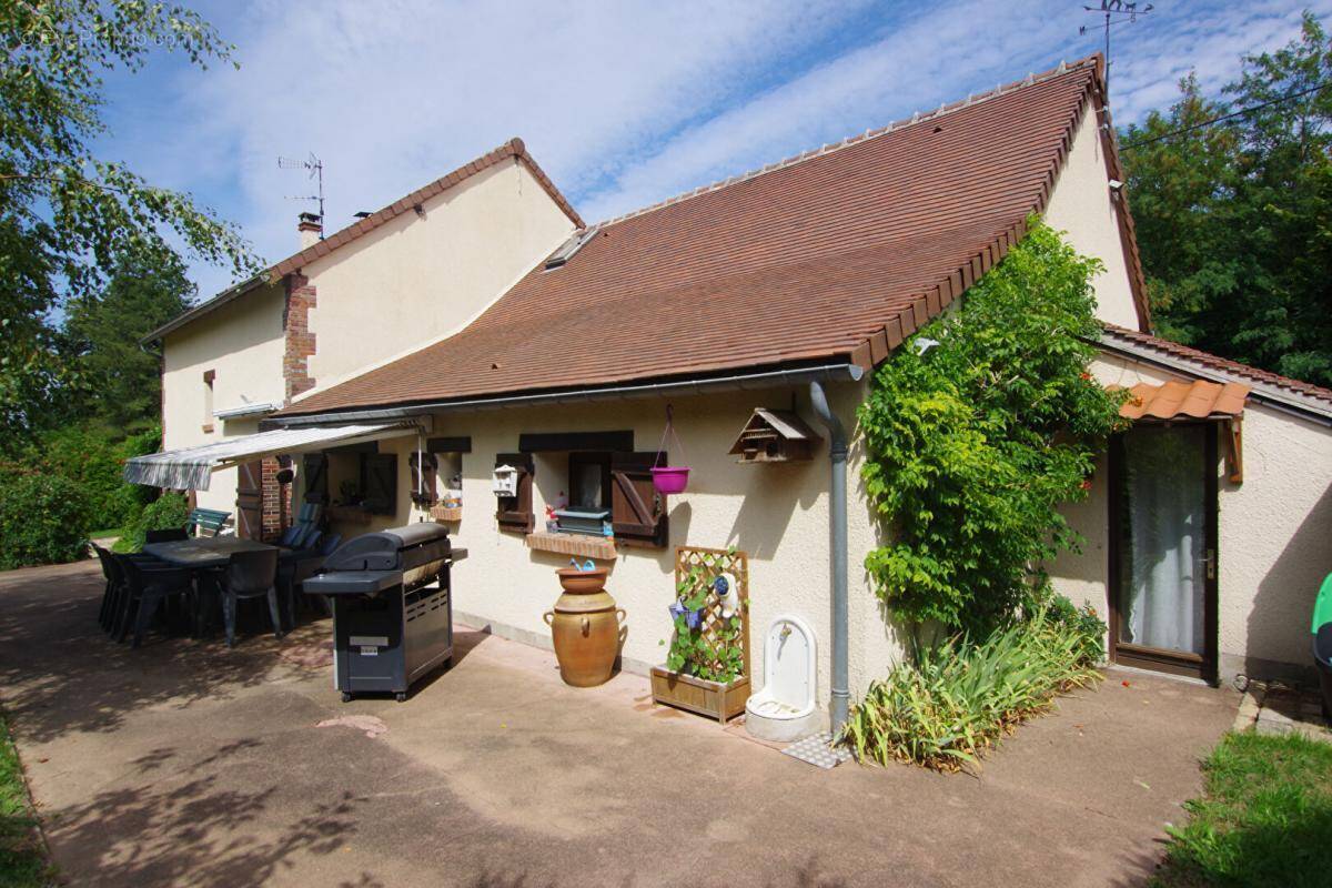 Maison à SAINTE-GENEVIEVE-DES-BOIS