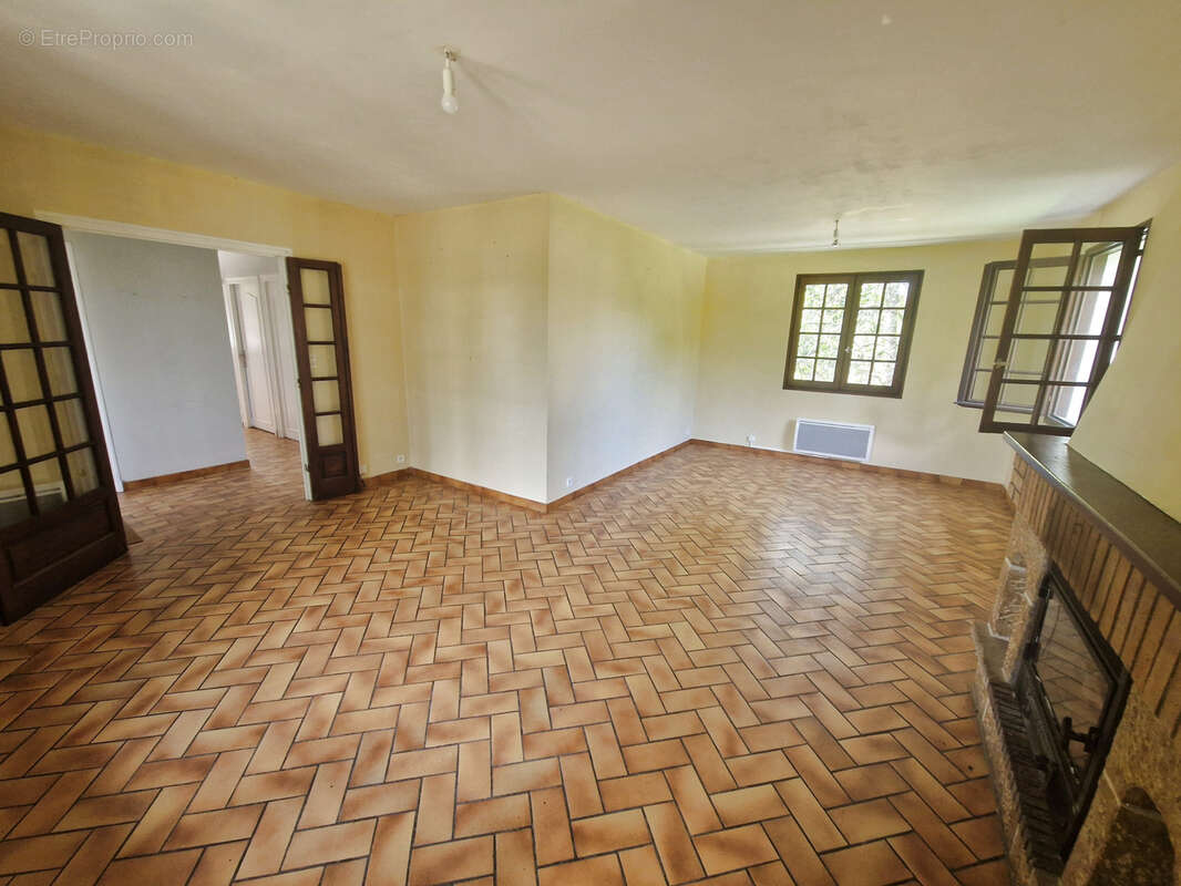 Maison à ALBUSSAC