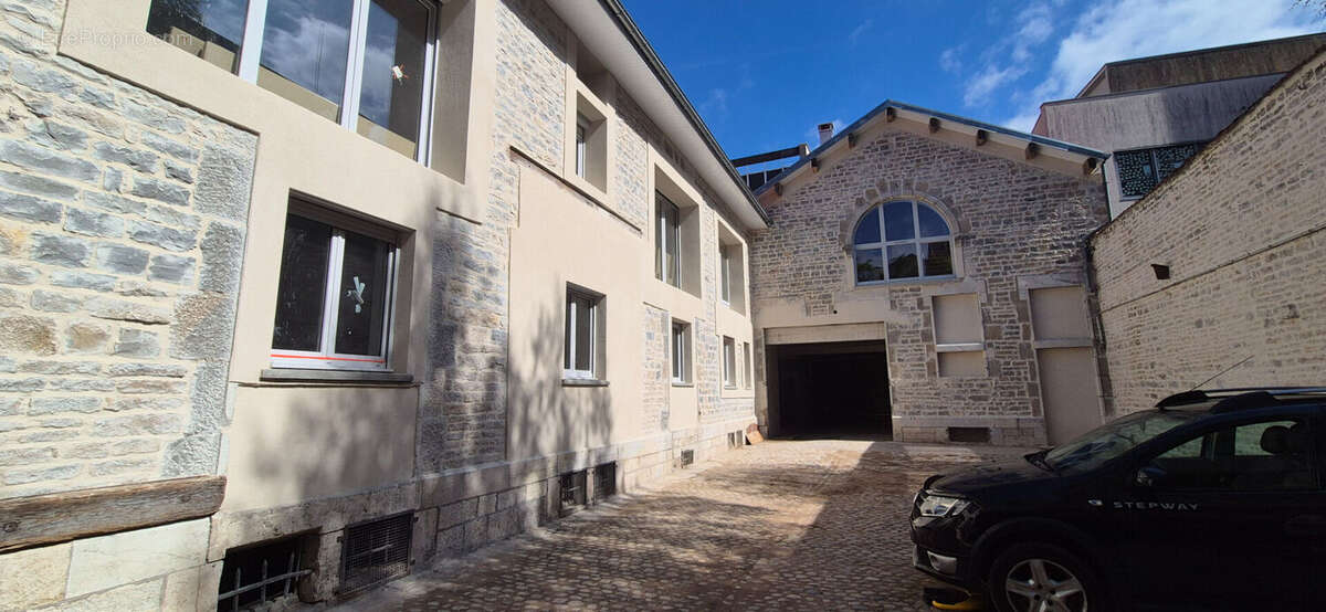 BESANCON SQUARE ST AMOUR Appartement TYPE 2  entièrement rénové - photo 3