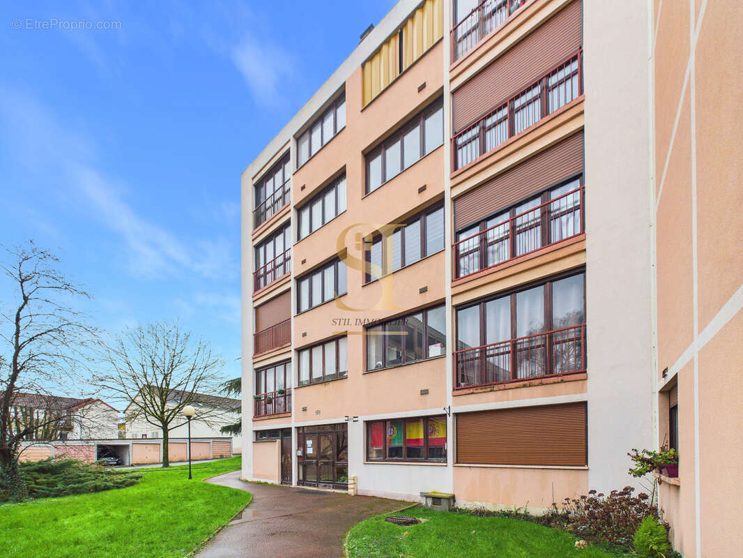 Appartement à CORBEIL-ESSONNES