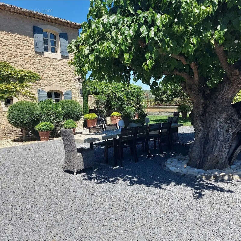 Maison à MENERBES