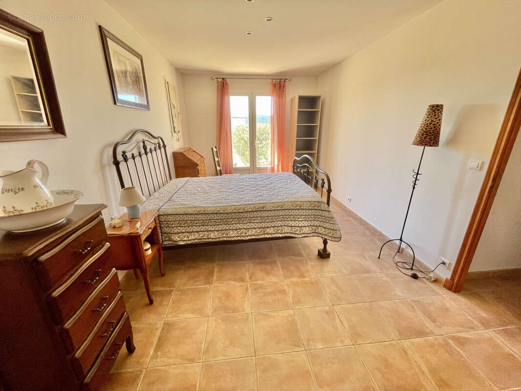 Maison à BAGNOLS-EN-FORET