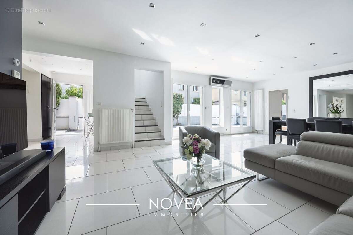 Maison 180 m² à Villeurbanne  - photo 2