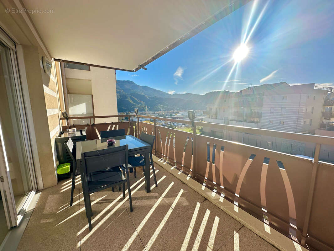 Appartement à CARROS