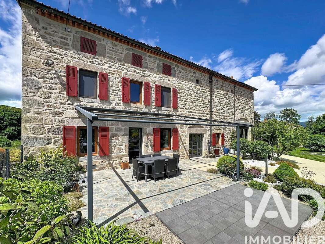 Maison 244 m² à Grandval  - photo 2