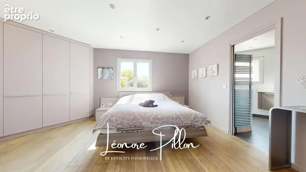 Maison 211 m² à Chassieu  - photo 6