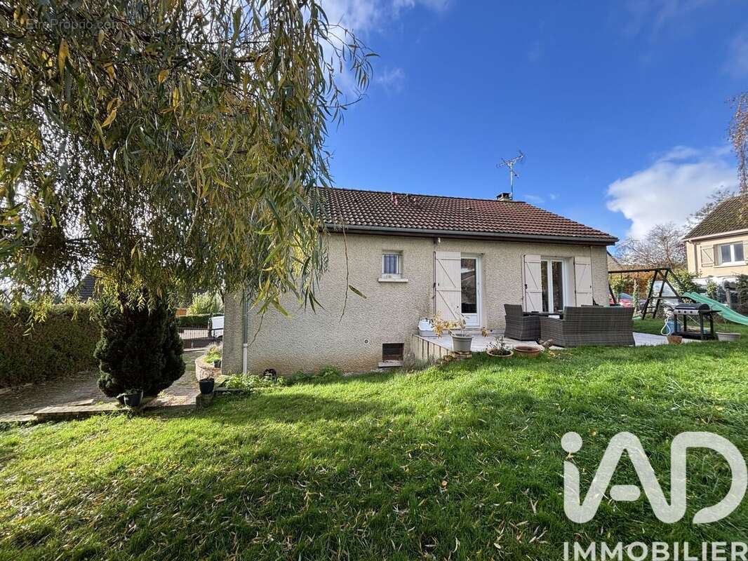 Maison 94 m² à Villefargeau  - photo 6