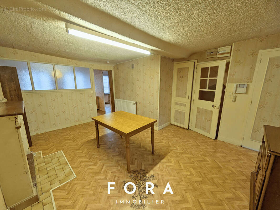 Maison à CONDE-SUR-NOIREAU