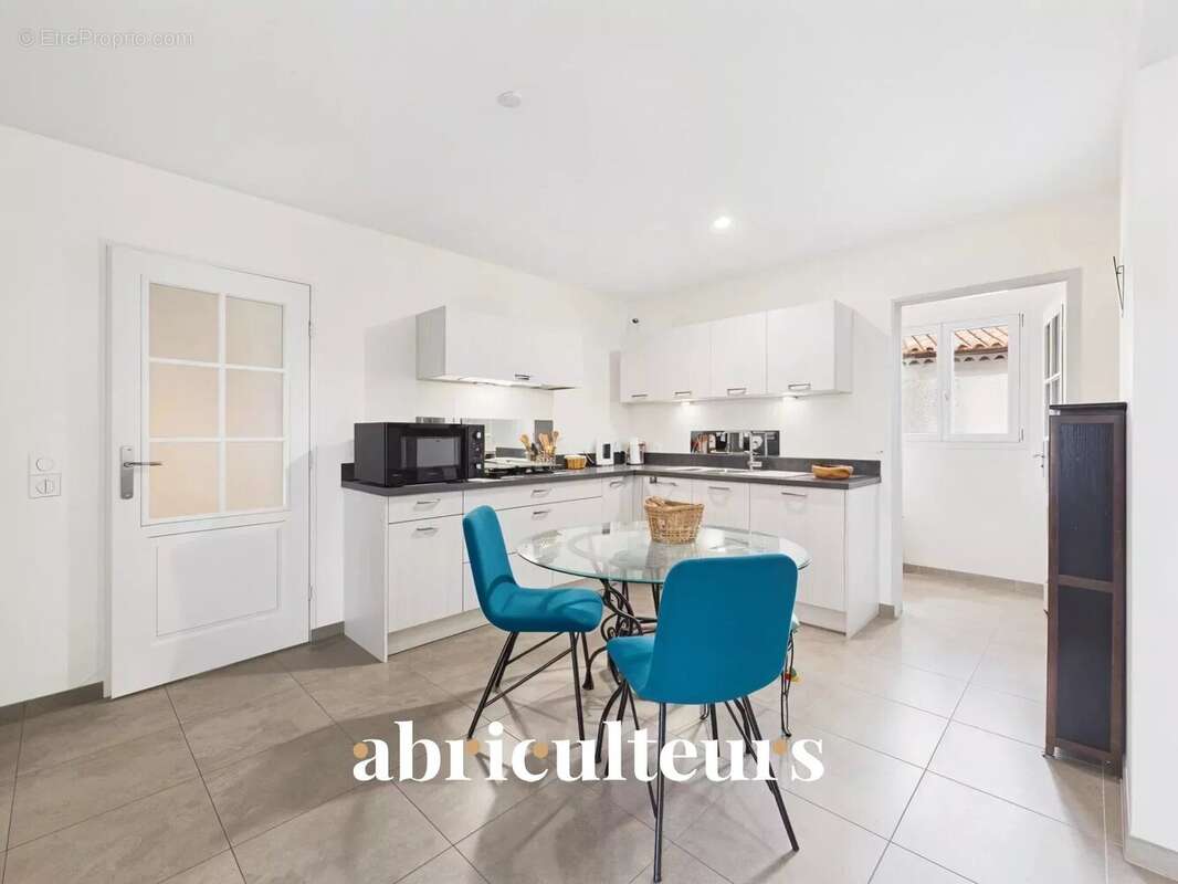 Appartement à PELISSANNE