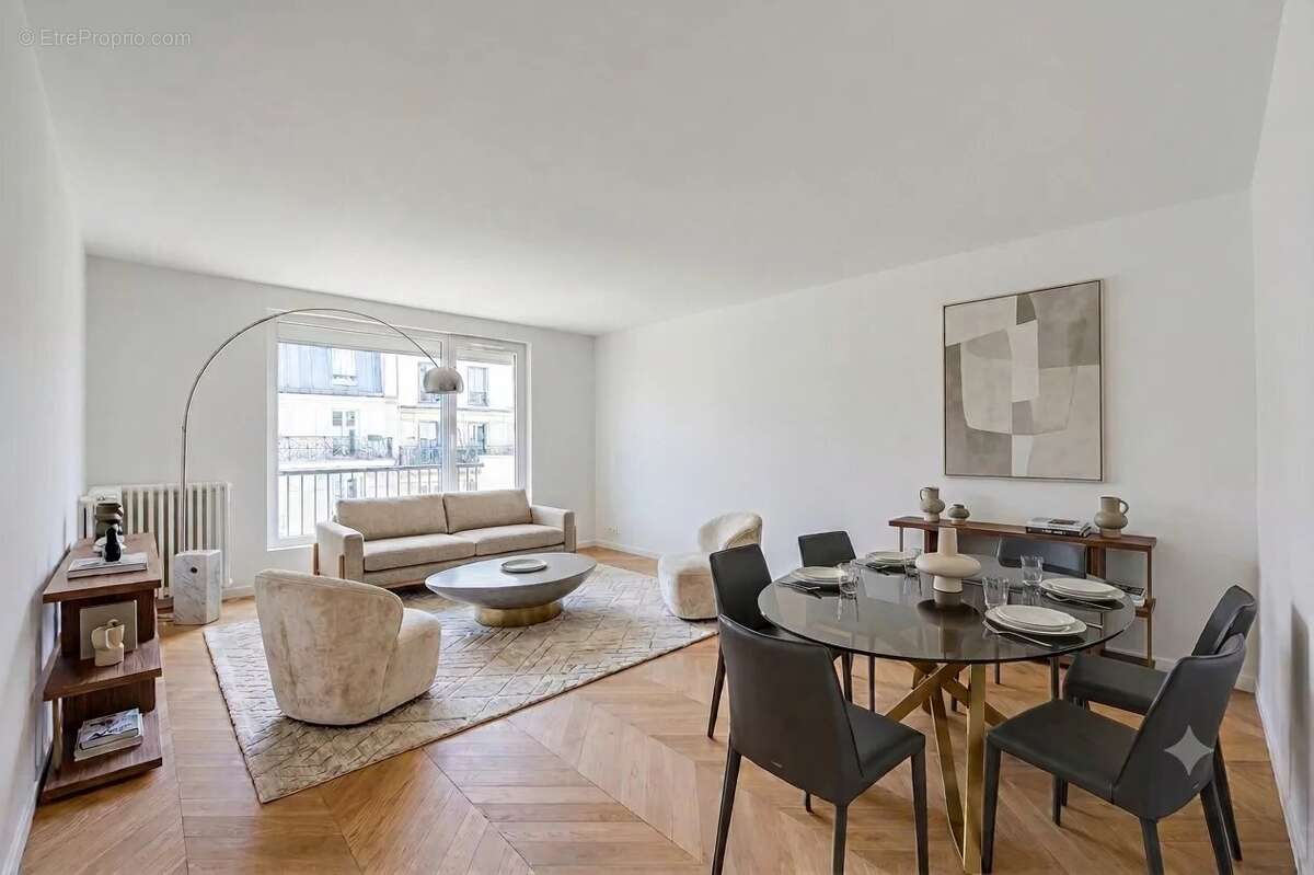 Appartement à PARIS-17E