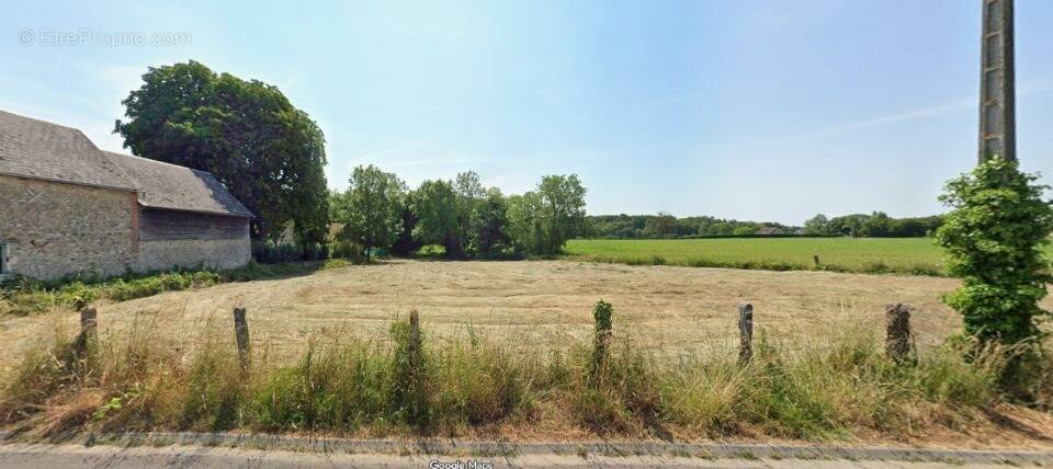 Terrain à SAINT-JULIEN-DE-LA-LIEGUE