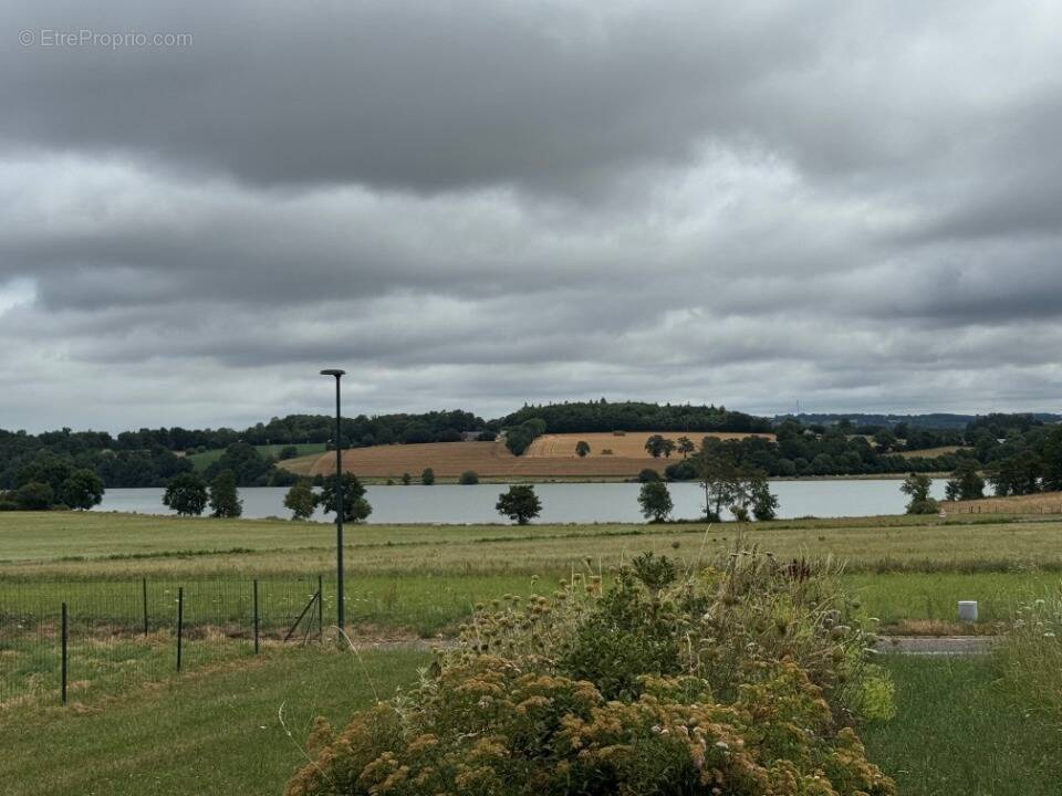 Photo Terrain à La Haie-Traversaine au prix de 41 086€