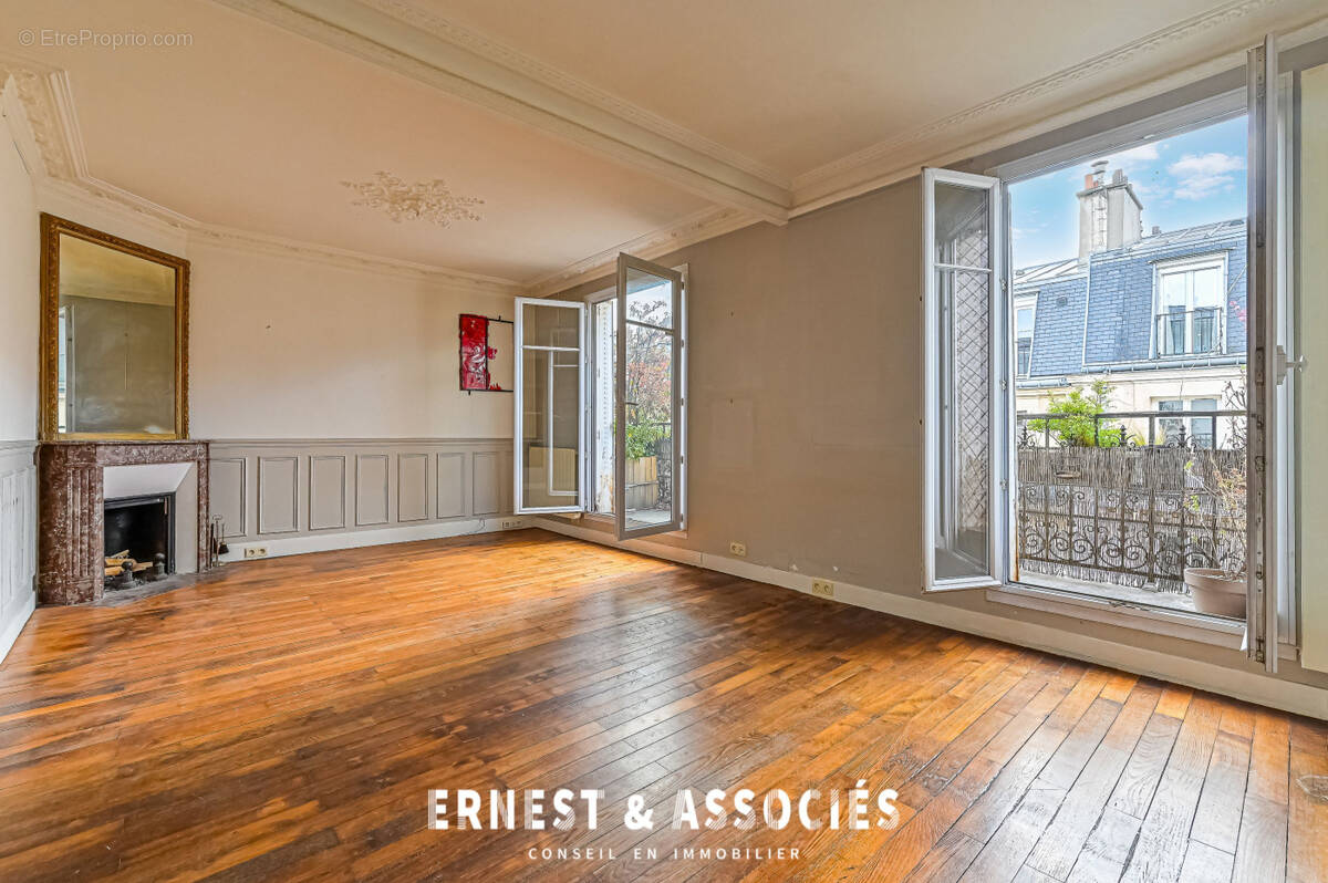 Appartement à PARIS-10E