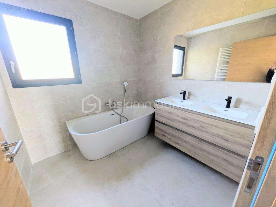 Maison à SERVES-SUR-RHONE