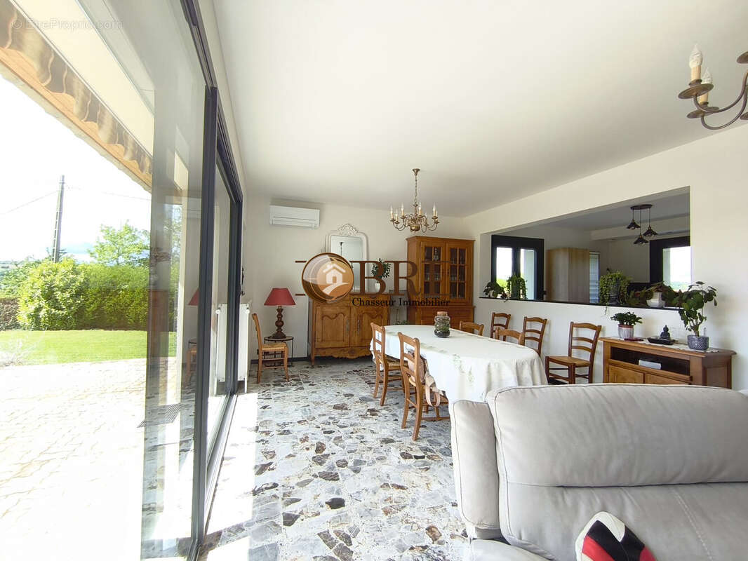 Maison à MONTFERRAT
