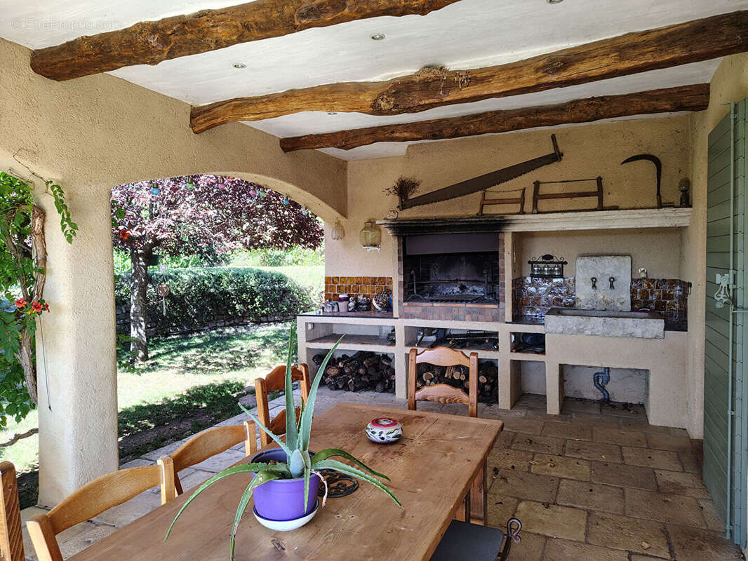 Maison à FOX-AMPHOUX