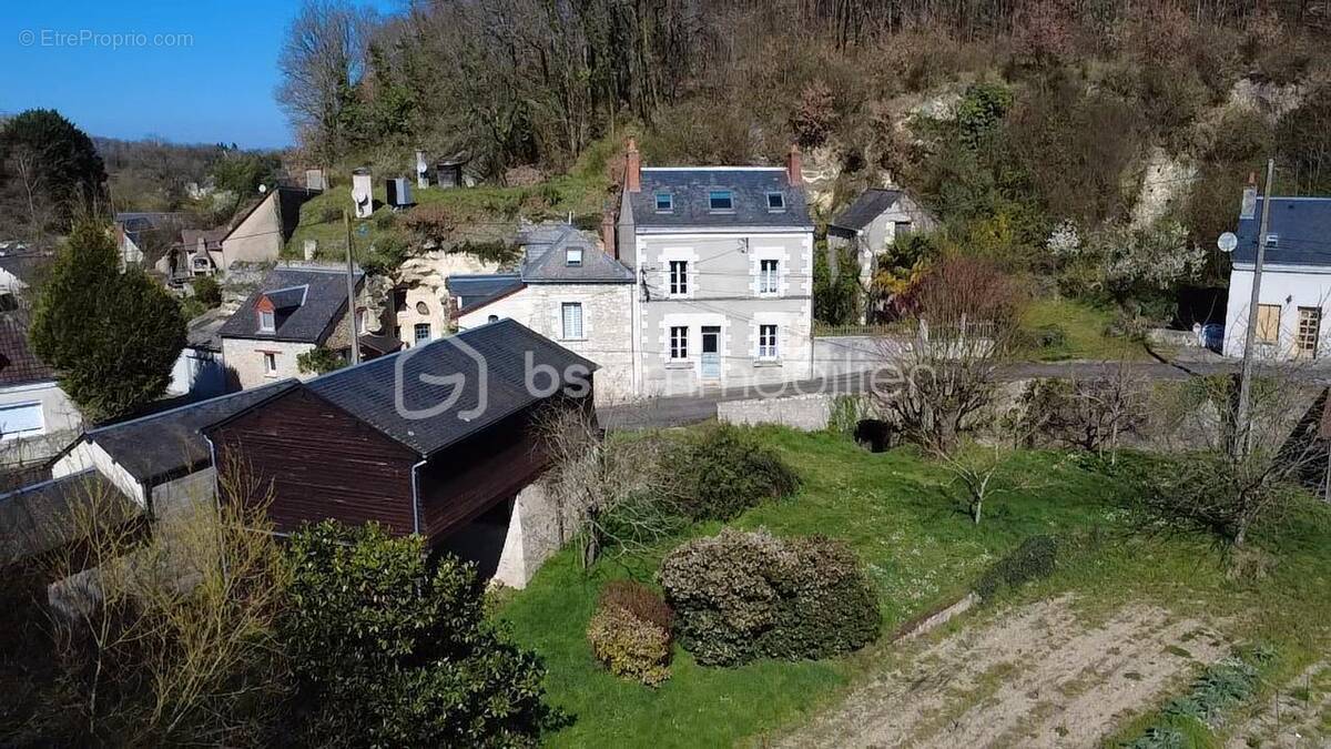 Maison à VILLAINES-LES-ROCHERS