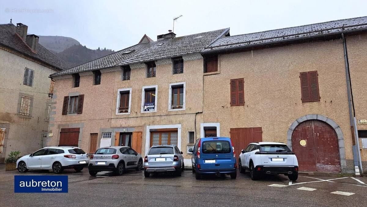 Maison à CORPS