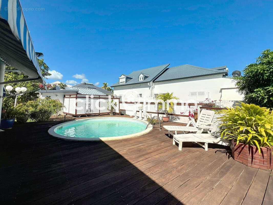 Maison à BAIE-MAHAULT