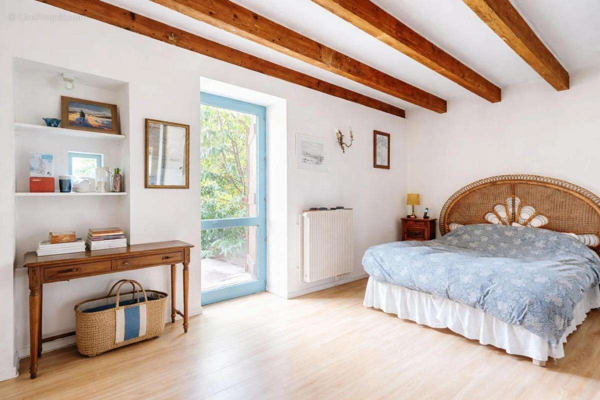 Maison à SAINT-DENIS-LES-BOURG