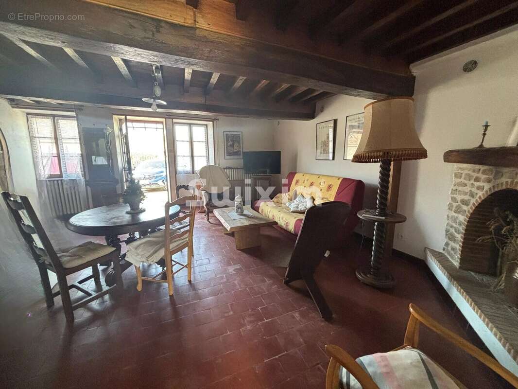 Maison à MENADES