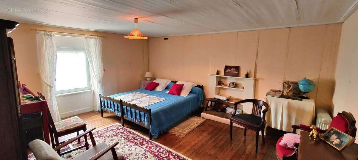 Appartement à CAUREL