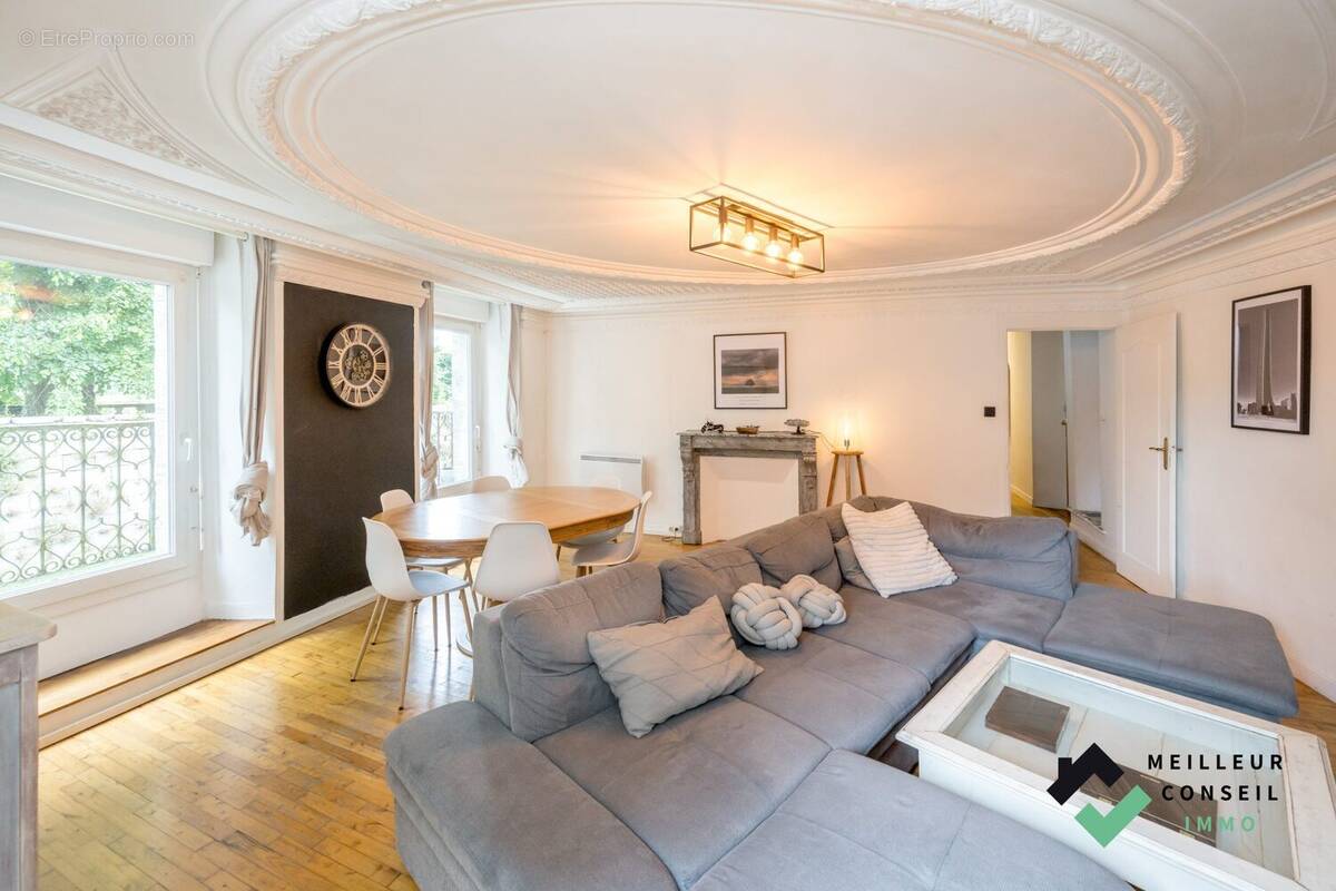 Appartement à QUINTIN