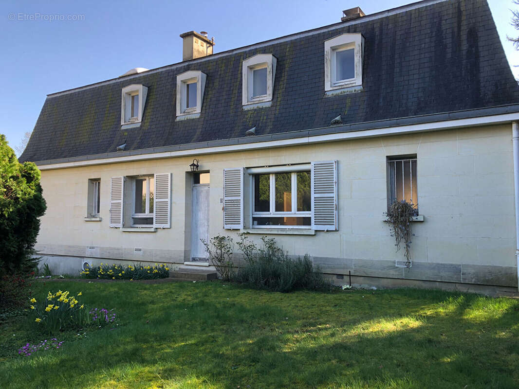 Maison à BUC