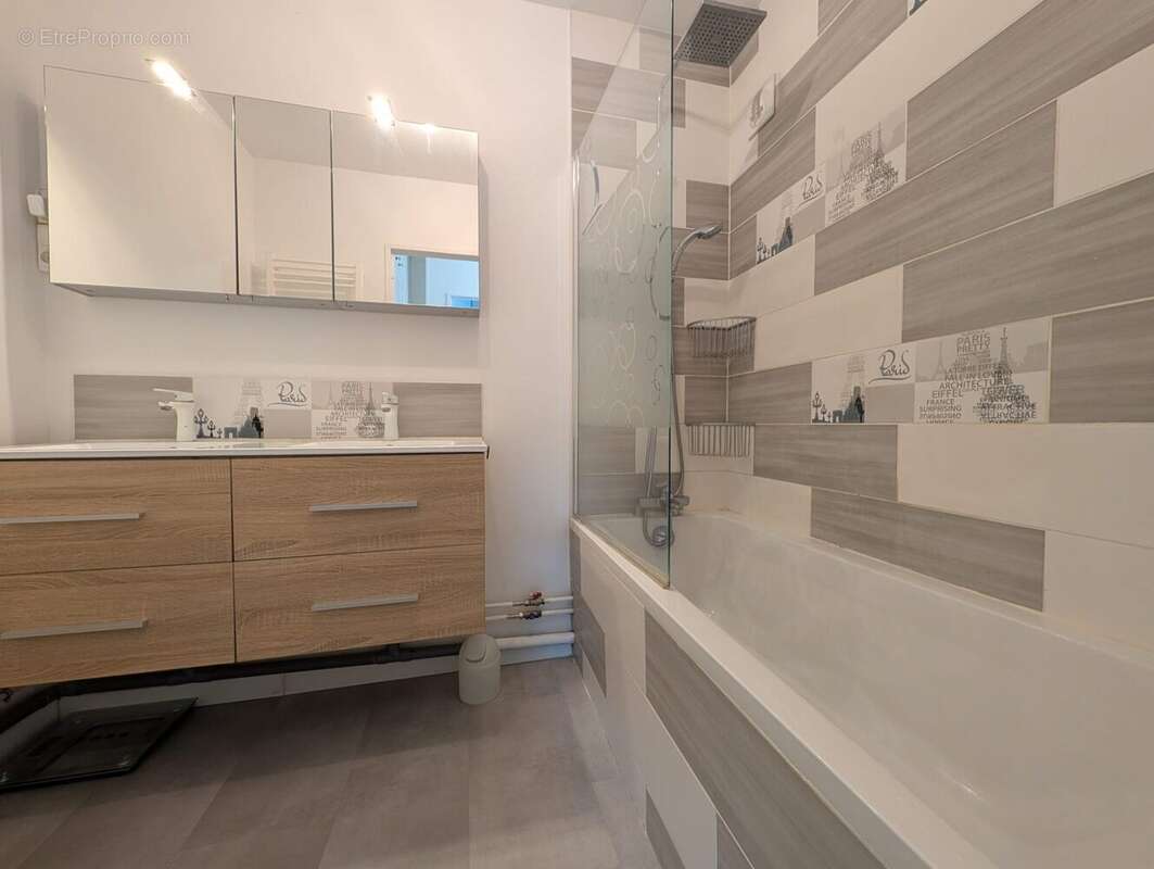 Appartement à LES CLAYES-SOUS-BOIS