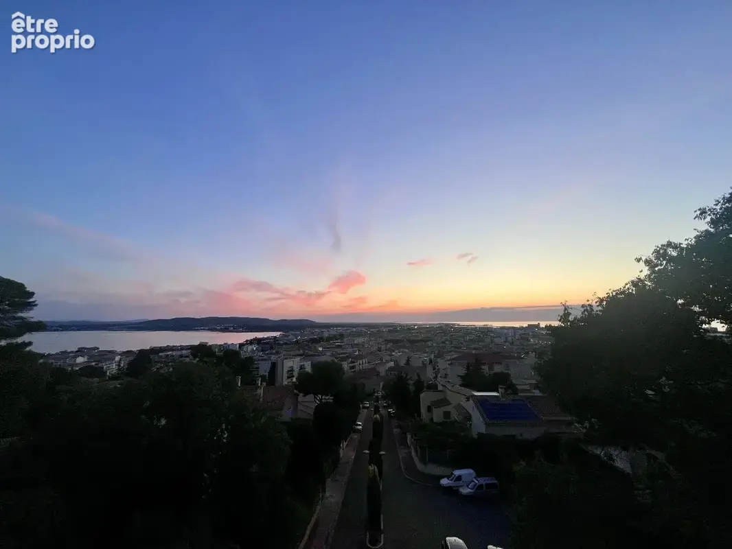 Coup de cur :Appartement en dernier étage d'une maison de maître, vue dégagée, jardin & dépendance - photo 8