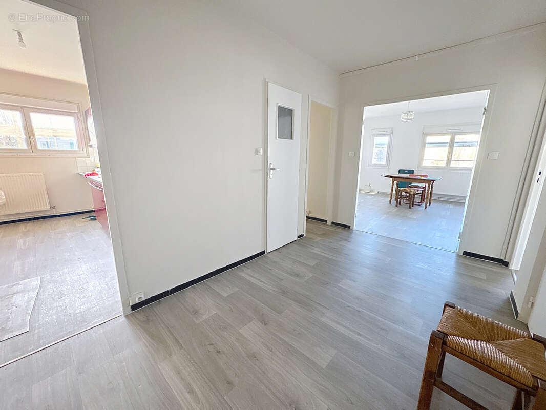 Appartement à SAINT-GENIS-LAVAL