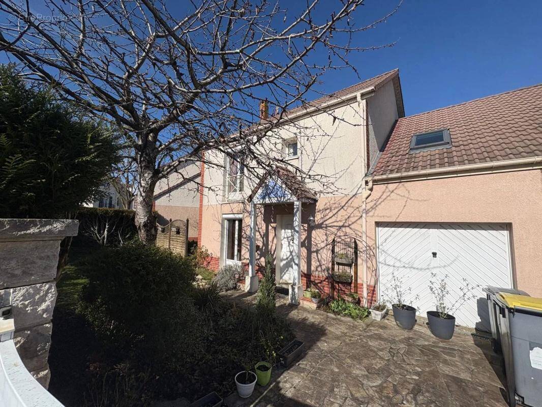 Maison à MONTIGNY-LE-BRETONNEUX