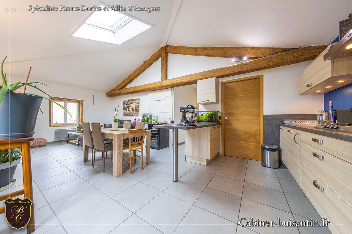 Appartement à VILLE-SUR-JARNIOUX