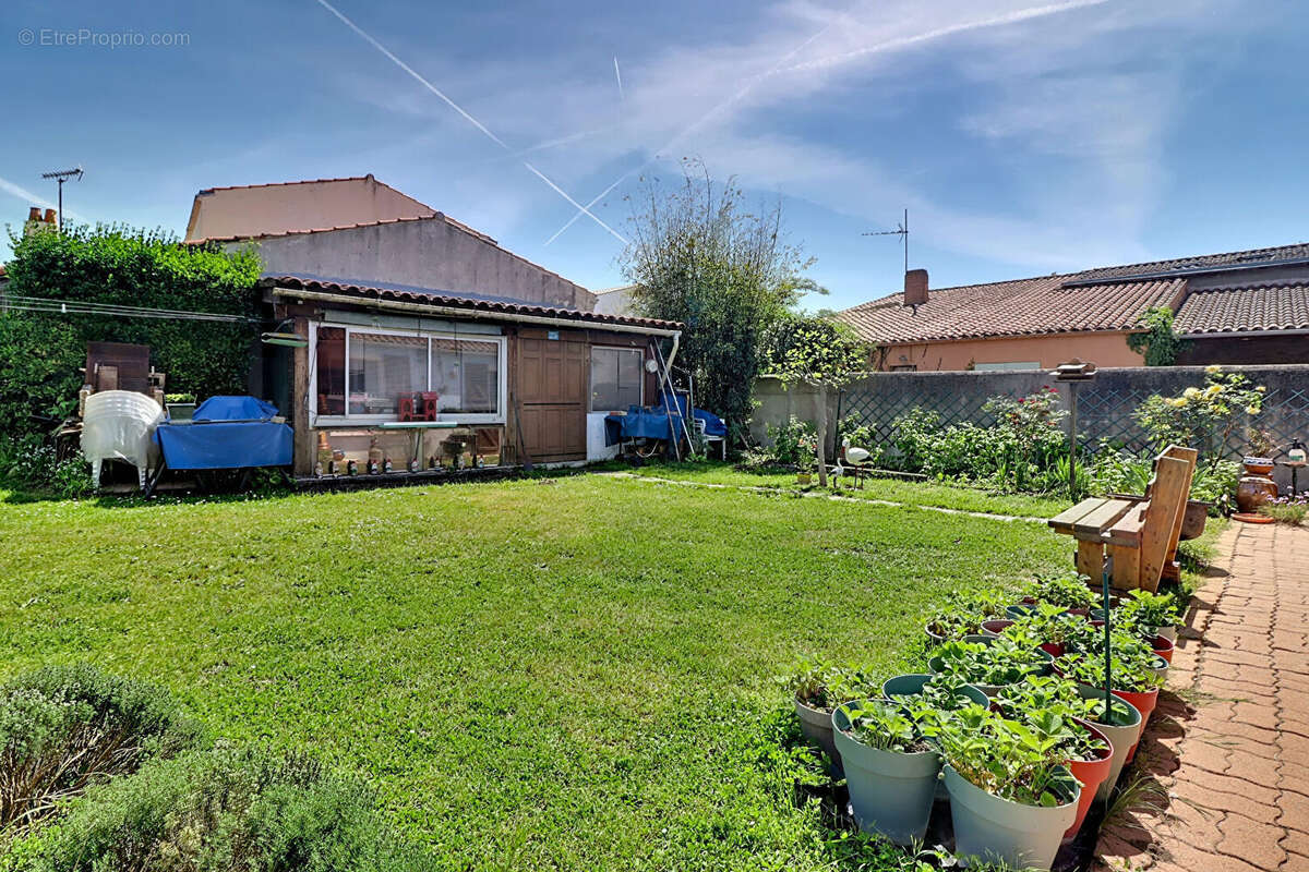Maison familiale avec jardin 5 chambres - Plain-pied - Sainte-Soulle - photo 17