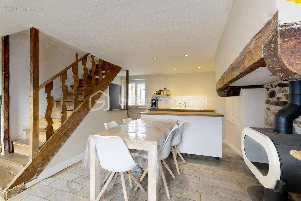 Maison à CHATEAUNEUF-LA-FORET