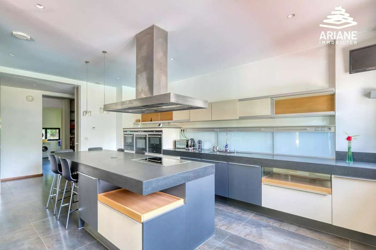 Maison à SAINT-GENIS-LAVAL