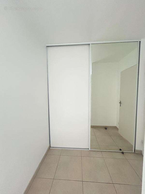 A vendre 13008 T3 traversant avec terrasse et parking - photo 18