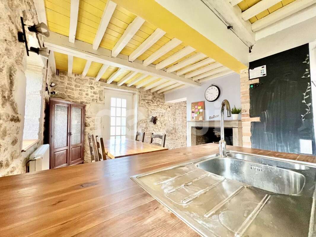 Maison à SAINT-CLEMENT-DE-REGNAT