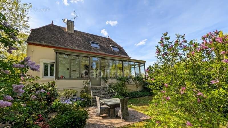 Dpt Saône et Loire (71), à vendre à 15 mn de St Marcel Villa de 163 m² et Maison ou Gite de 95 m² terrain de 4000 m² - photo 3