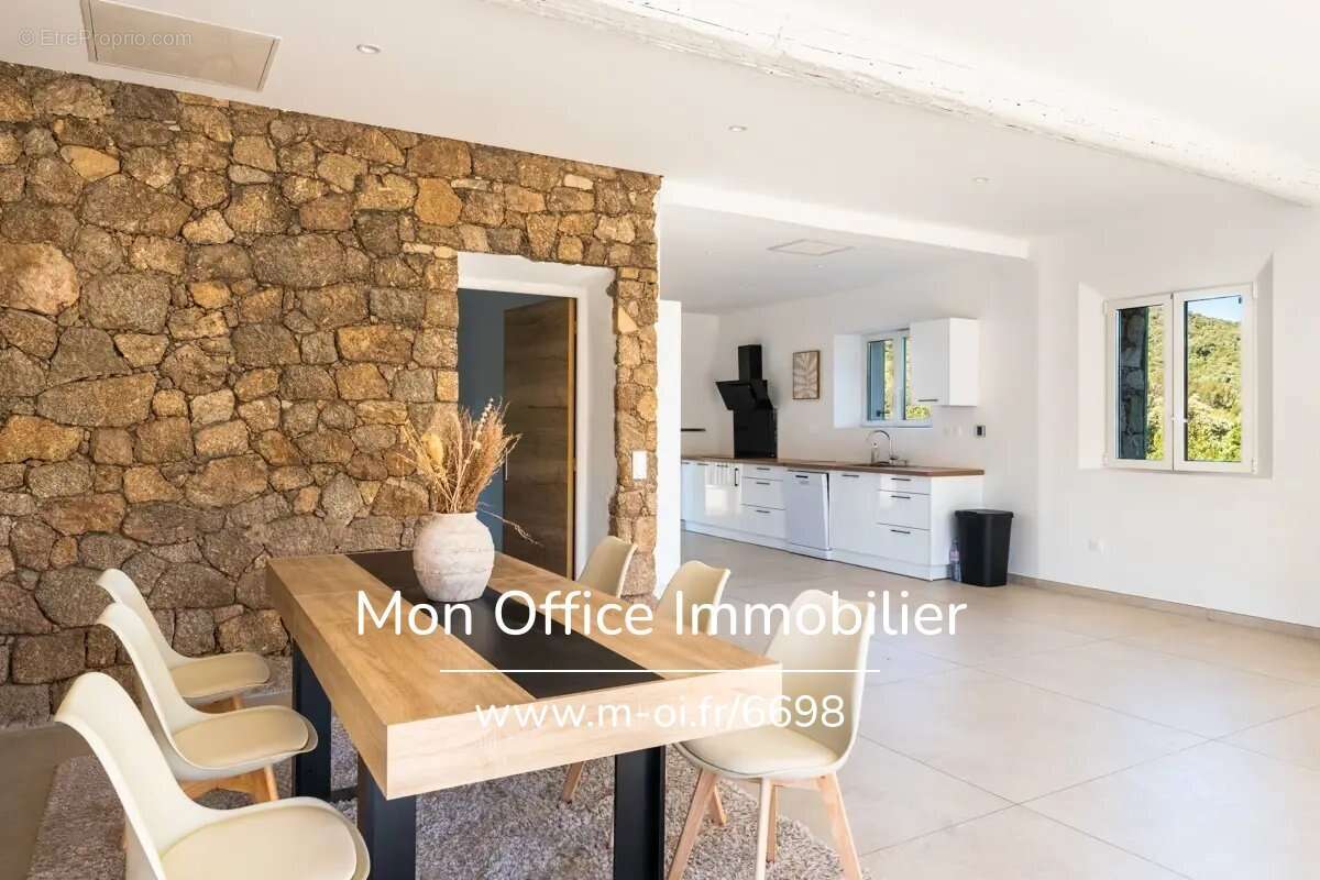 Maison à PLAN-DE-LA-TOUR