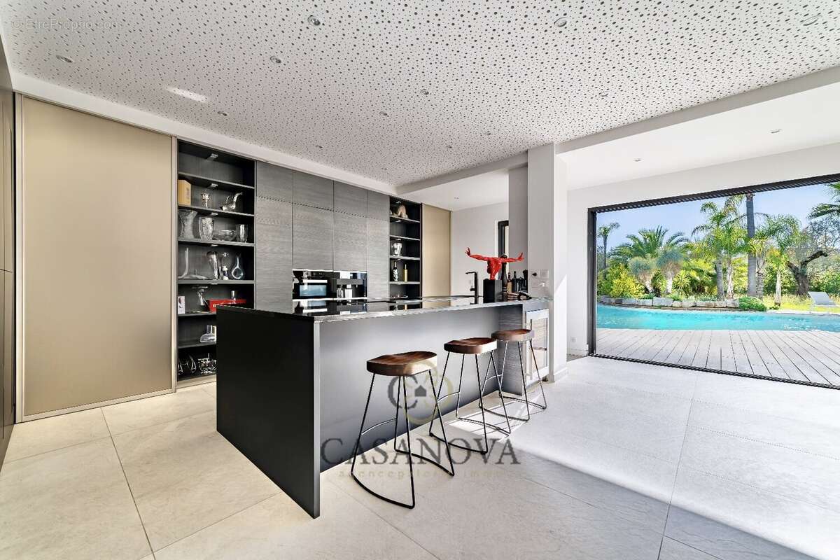 Maison à SAINT-BRES